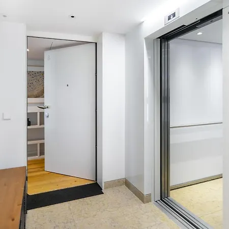 Whome Skyline Penthouse Luxury Living View, Ac & Elevator